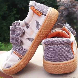 Livie and Luca Hayes Shoe with Coyotes - Size 8